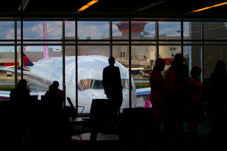 Best Time to Go Through TSA at LaGuardia Airport Without Delays - Featured image