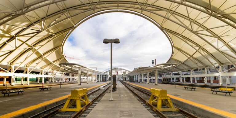 Is TSA Busy at Denver International Airport Today and What to Expect for Security Lines - Featured image