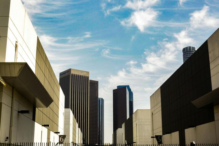 Is TSA Busy at Los Angeles International Airport Today and How Long Is the Wait - Featured image
