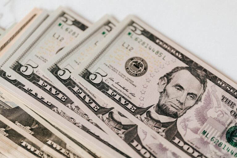 Forgotten Savings Bonds: What Most Americans Don't Know About $26 Billion in Unredeemed Bonds - Featured image