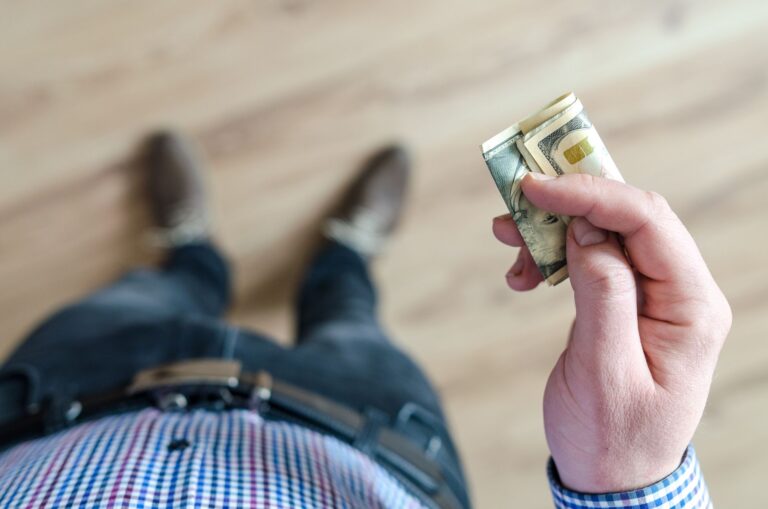 How to retrieve your lost items in Blowing Rock - Featured image
